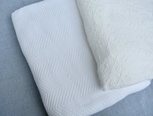 Load image into Gallery viewer, BLANKETS - HANDLOOM WOVEN SOFT WOVEN DOUBLE