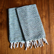 Load image into Gallery viewer, HAND TOWEL - TRAMBIA WAVES
