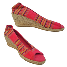 Load image into Gallery viewer, NICOLE | wedge | striped design
